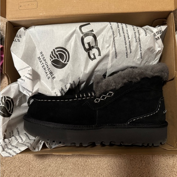 Ugg Ansley parc womens, Use only one time look like new. - Picture 4 of 11